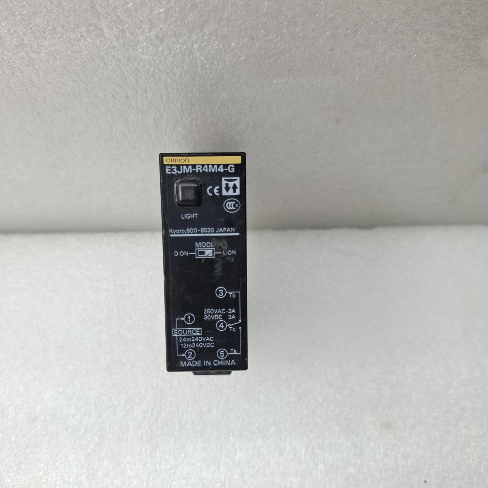 OMRON E3JM-R4M4-G SENSOR (USED CONDITION) E3JMR4M4G